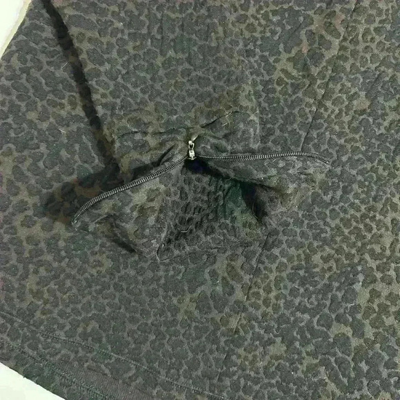 LUCY Cheetah Print 1/2 Zip Pullover Sweater - Picture 5 of 8